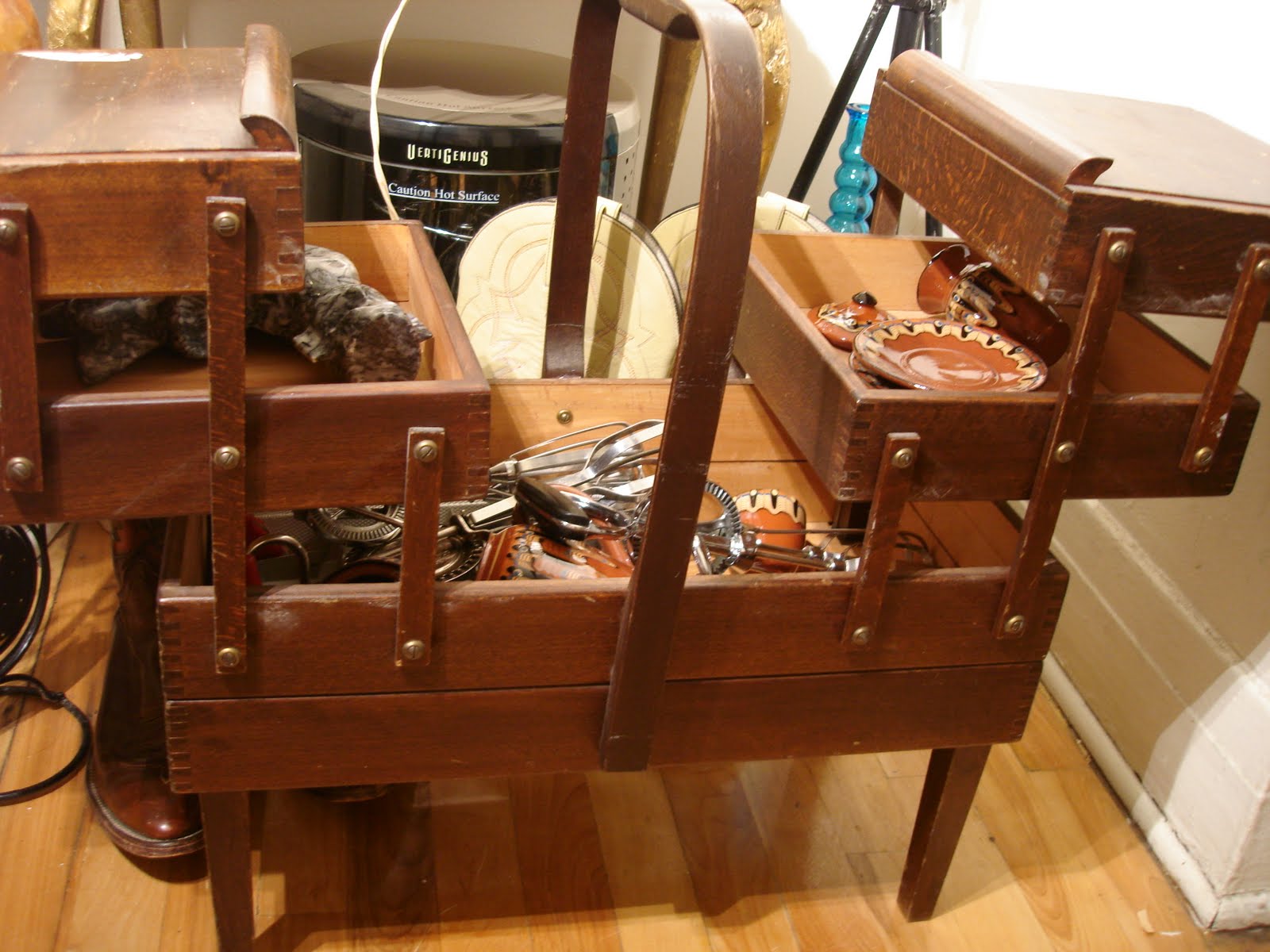 VINTAGE TREASURES AND MORE vintage accordion style sewing kit box/table