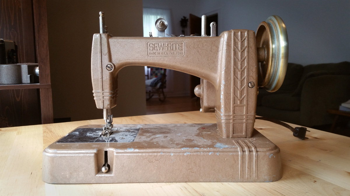 Miss Sews-it-all: Vintage Sew-Rite Toy Sewing Machine