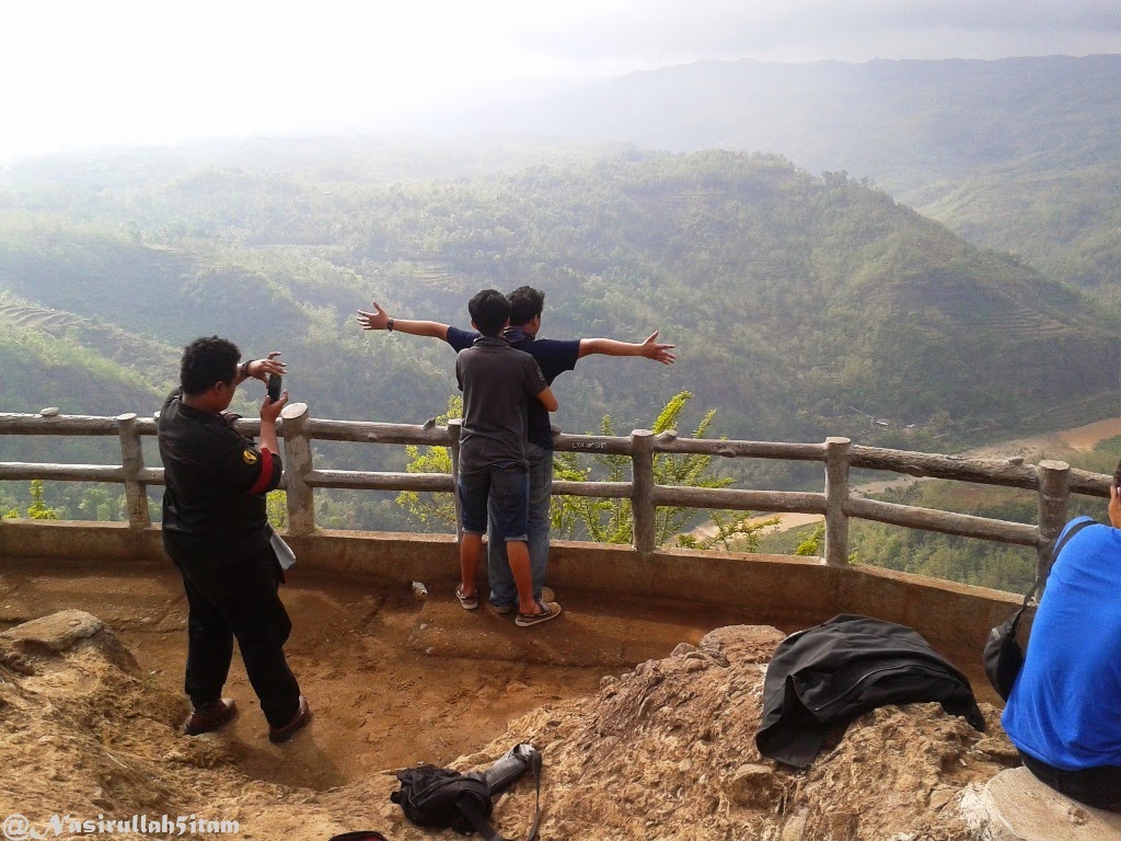 Melihat Hutan Dari Gardu Pandang Kebun Buah Mangunan Jogja Melihat Hutan Dari Gardu Pandang Kebun Buah Mangunan Jogja