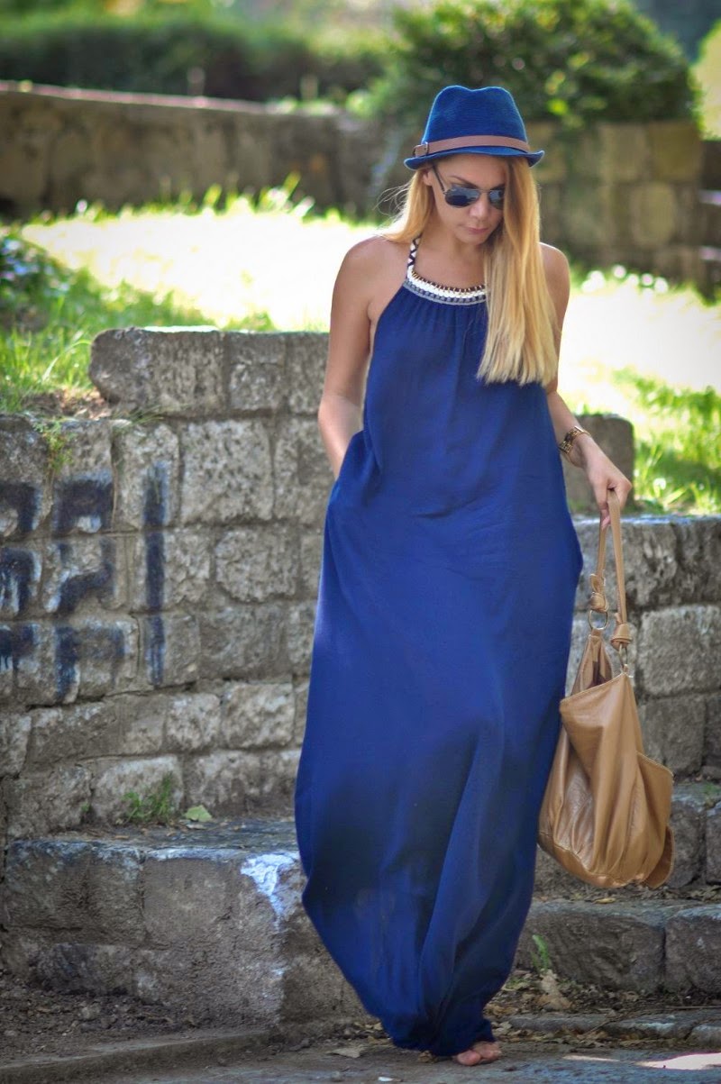 simona-mar-blog-street-style-summer-outfit-mango-navy-blue-maxi-long-dess-stradivarius-hat-river-island-brown-sandals-tan-bag-guess-gold-chains-watch-ray-ban-aviators-sunglasses.jpg