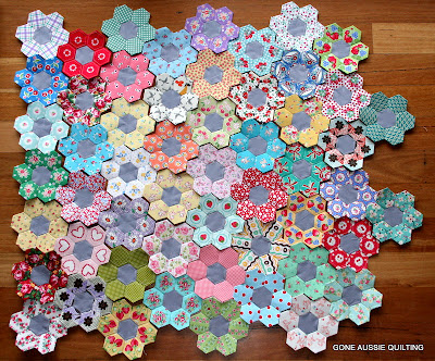 piecing paper english quilting quilt patterns hexagon aussie gone quilts pattern goneaussiequilting hexagons too patchwork fussy petals centers gray cut