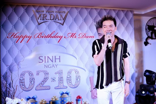 Những bức ảnh đầy tình cảm trong sinh nhật của Đàm Vĩnh Hưng