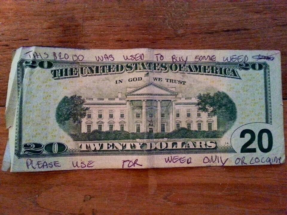 The 12 Best Messages Written on dollar bills picliste