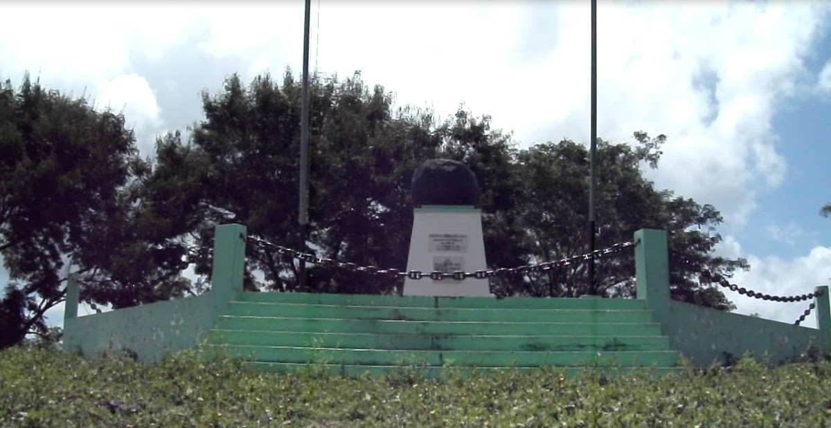 Radio CTC El Seibo Monumento a la Batalla de Palo Hincado entre maleza