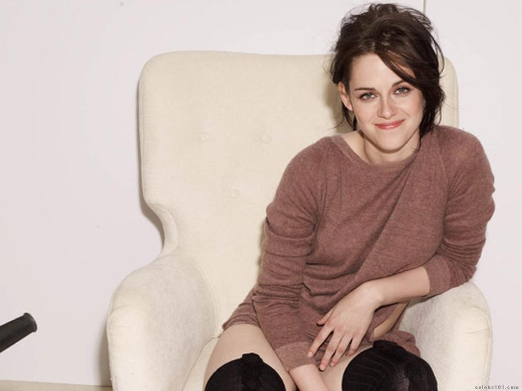 http://4.bp.blogspot.com/-VFdYsrPSGmQ/UCD3C6TnktI/AAAAAAAAAHk/-P40v1j-OYE/s1600/Kristen_Stewart_Wallpaper+(3).jpg
