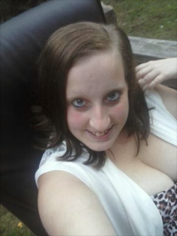 Dating profile cleavage