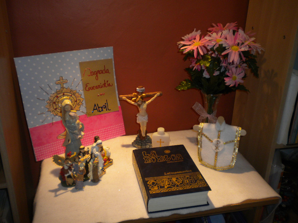 Decoracion Altares Cristianos ~ Familia Cat?lica As? nos qued? nuestra casa para Pascua 2011 Decoracion Altares Cristianos ~ Familia Cat?lica As? nos qued? nuestra casa para Pascua 2011