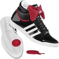 chaussures-adidas-a-noeud.jpg