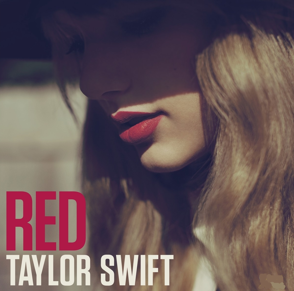 http://4.bp.blogspot.com/-VIwM3q3r6XU/UH9SKz3sHqI/AAAAAAAAAtM/IjpcU9JuT2A/s1600/taylor-swift-red-album-02.jpg