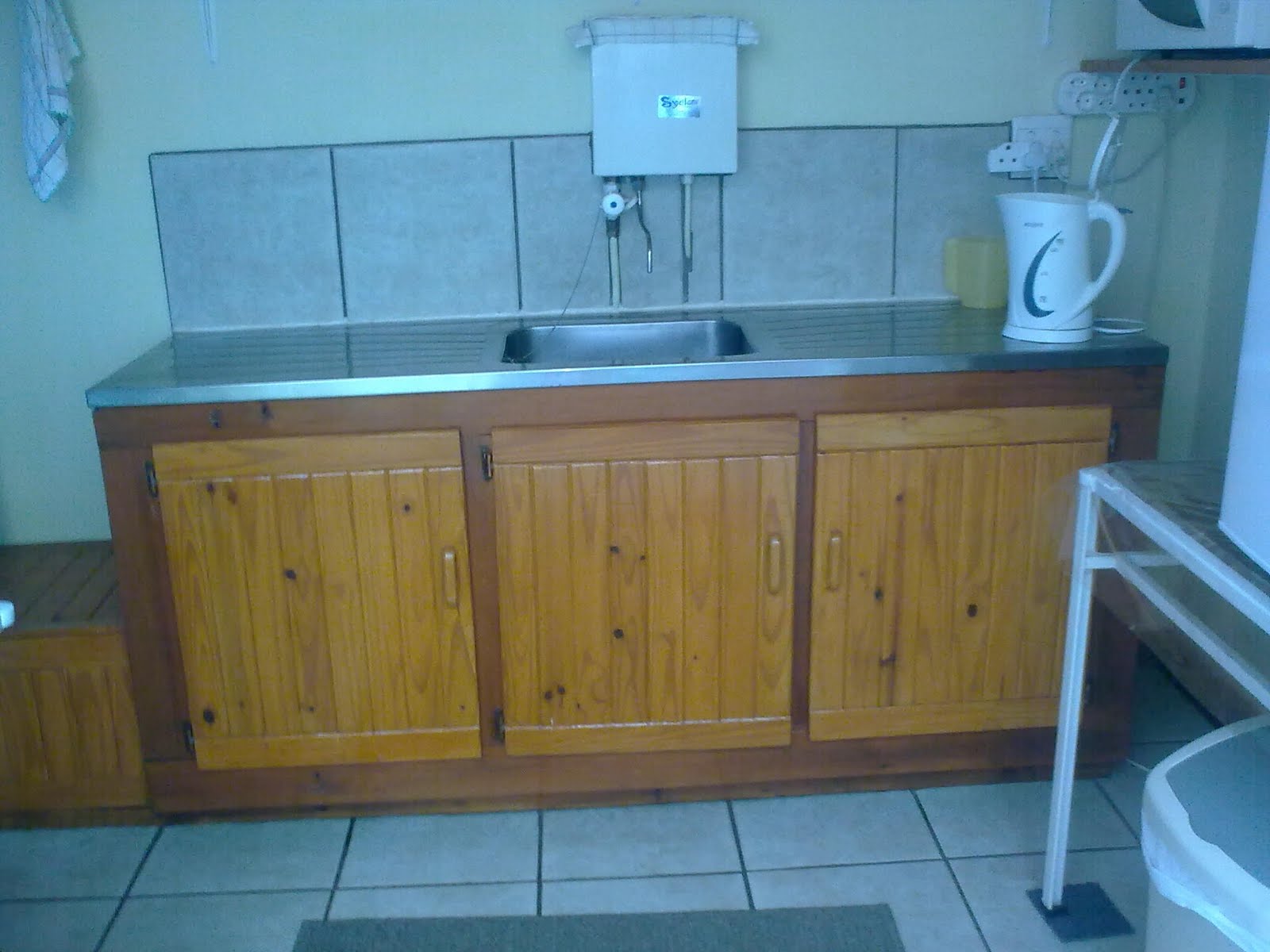 Easy kitchen cabinets CABIMAKING: CHRISTO AND KALLIE DE BEER