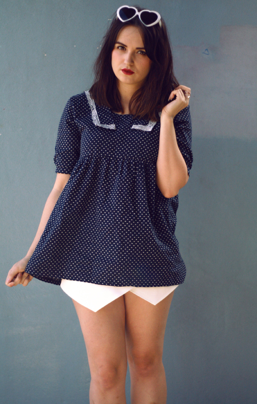 sailor dress, vintage, retro girl, kitsch look, summer, heart sunglasses, white chunky heels, heart necklace, cute