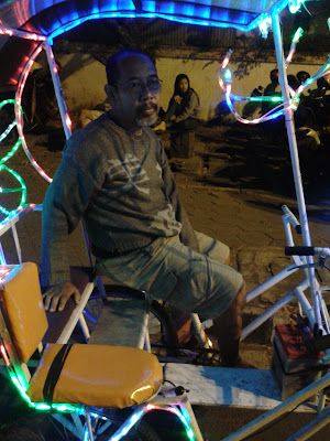 Akhirnya kesampaian naik becak lampu :D Akhirnya kesampaian naik becak lampu :D