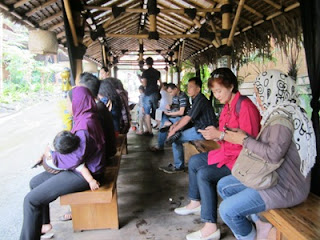 Antrian Kampung Daun
