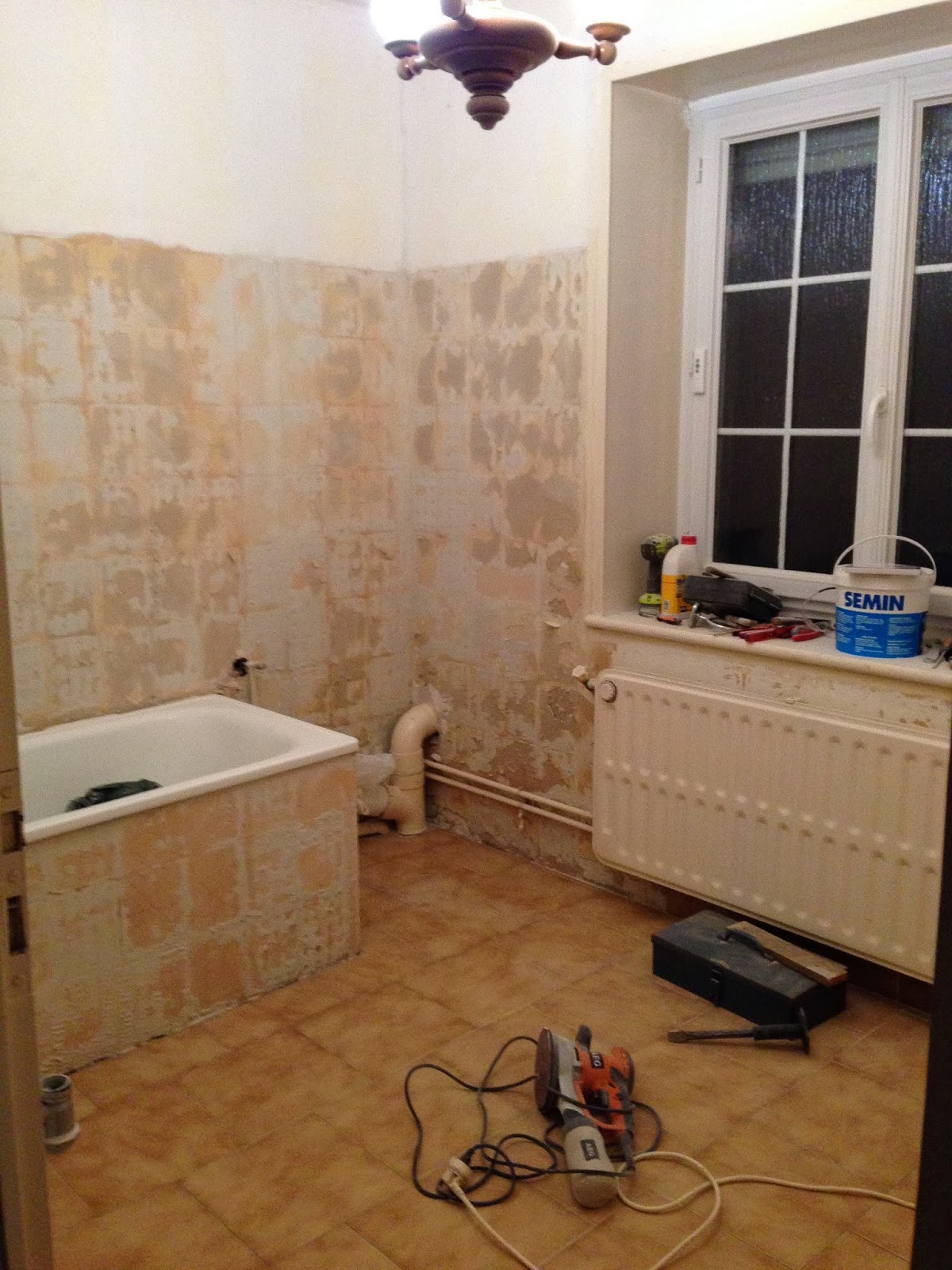 Bois prieur, la maison dans la forêt: relooking de salle de bain