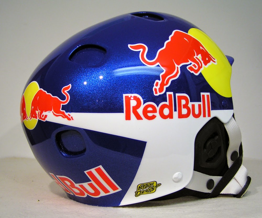 AEROGRAFIE Mau Design casco sci RED BULL