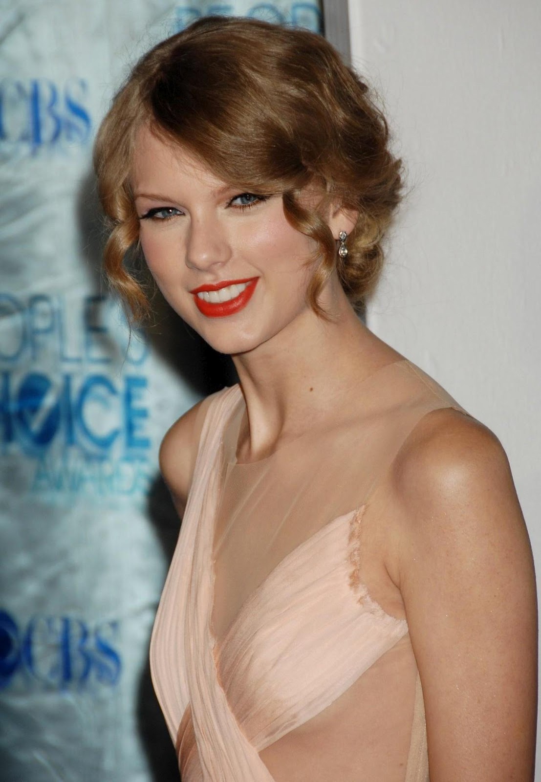 http://4.bp.blogspot.com/-VMD1TlsBbGU/T0ncKM2FxGI/AAAAAAAAChc/UkWCNAxExR4/s1600/934_taylor-swift-hot-462257204.jpg