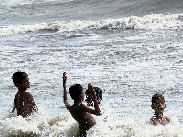 Kids enjoying at Juhu Beach