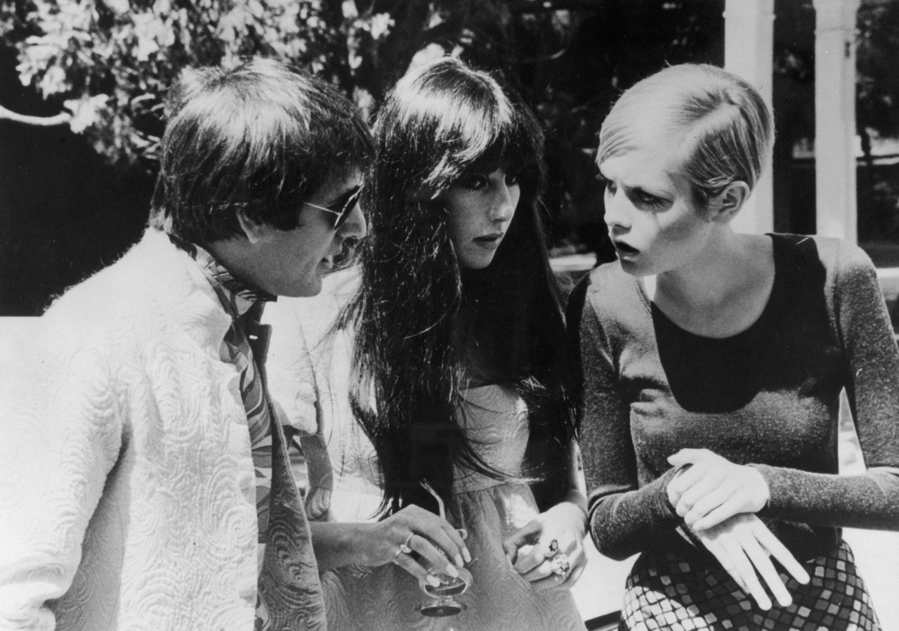 http://4.bp.blogspot.com/-VNK_R0KKYTw/TzwfguSsHDI/AAAAAAAACBU/_S3jI0SNkeI/s1600/sonny+cher+twiggy+.jpg