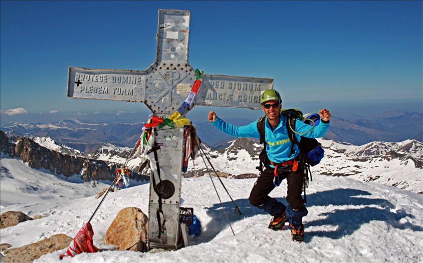 Solamente te sigues moviendo,teniendo algo que progresar en la vida...y por fin llegas a la cima!!!