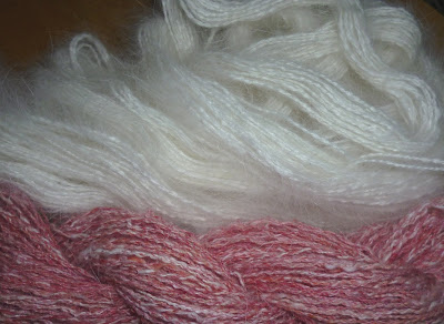 http://4.bp.blogspot.com/-VNjU1drgQWs/T5l9vaNnepI/AAAAAAAACGE/lt7tDLExe0c/s400/Angora%2B%2526%2BOuessant%2Byarns.JPG