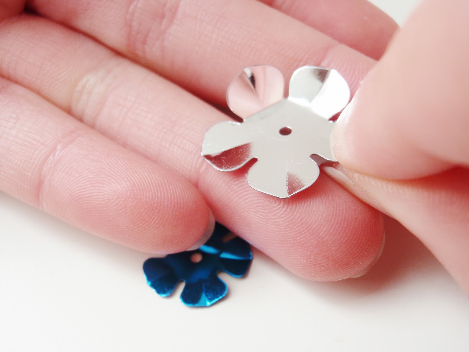 A Creative Cookie SuperEasy Sequin Flowers