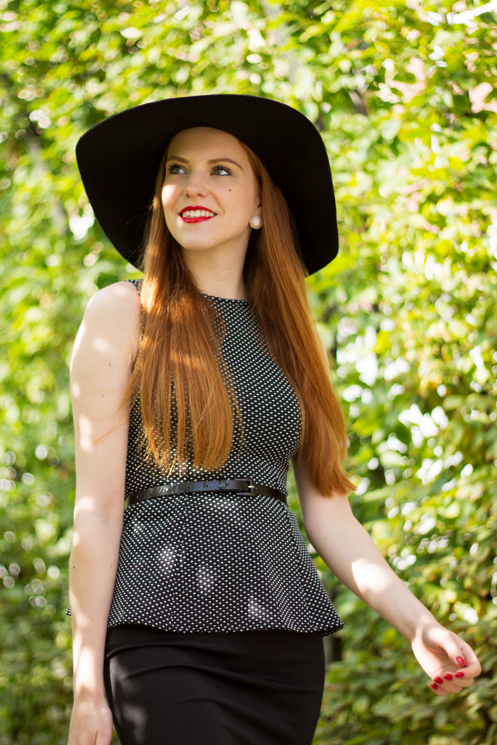 Outfit with a polka dot peplum top and a floppy hat