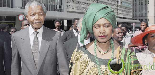 NELSON MANDELA - Presiden Afrika Selatan NELSON MANDELA - Presiden Afrika Selatan