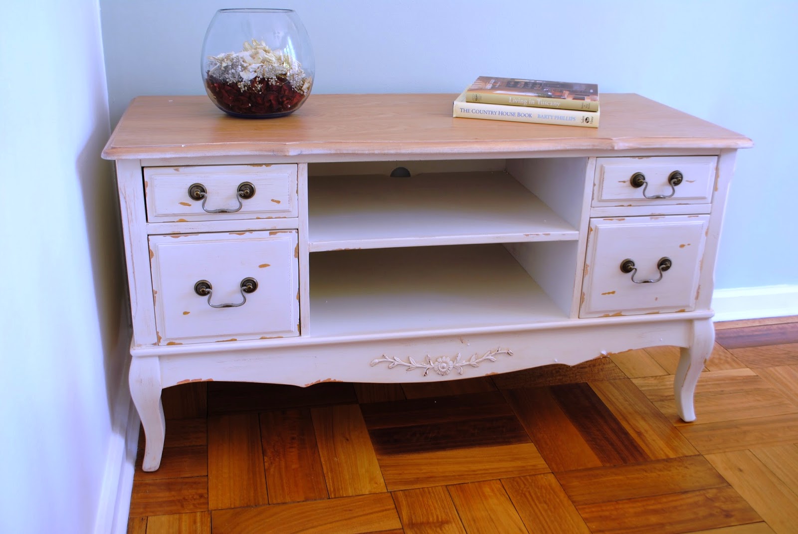 Paz Montealegre Decoración muebles normando y provenzal decapados