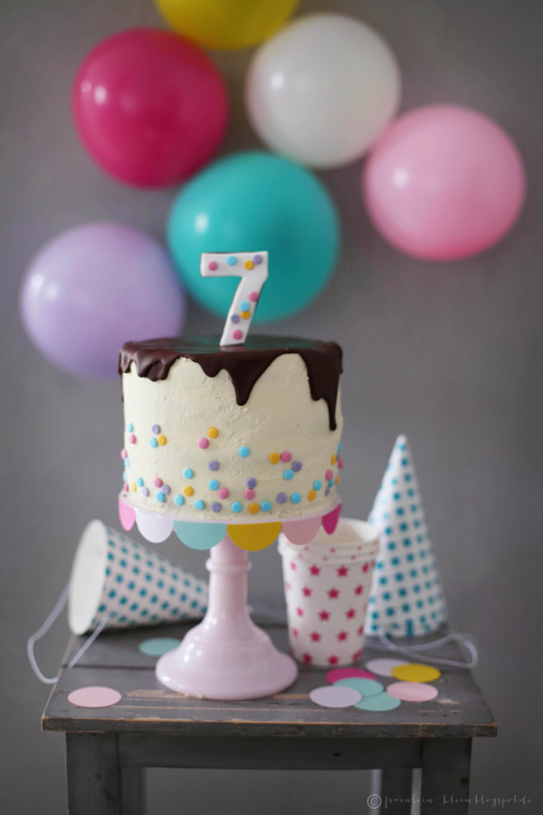 Kessy S Pink Sugar Hello Kitty Geburtstagstorte Mit 3 D Tortenfigur