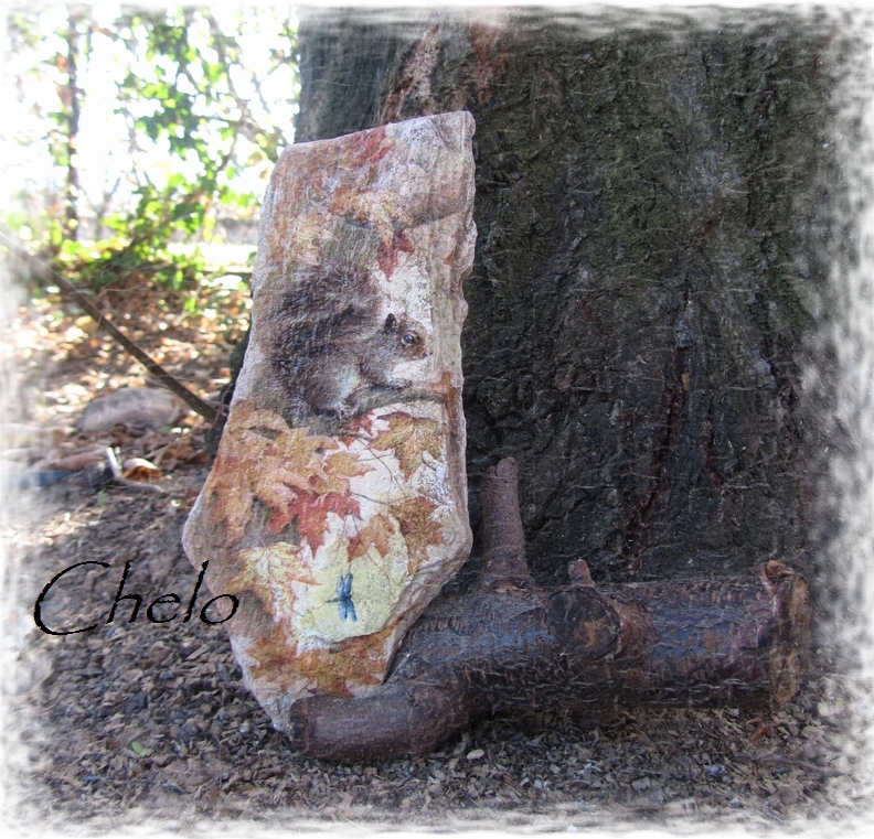 El rincón de chelo: decoupage en una piedra.....