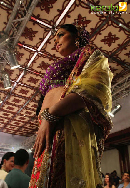 Swetha Menon Hot in Kochi International Fashion Week