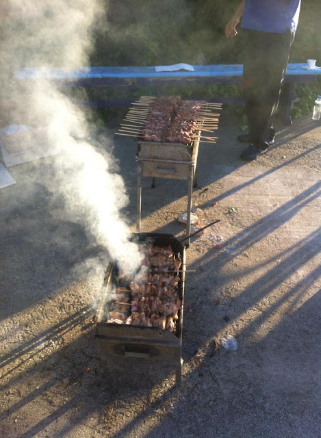 τα σουβλάκια ψήνονται κατά τη διάρκεια του αγώνα ράγκμπι