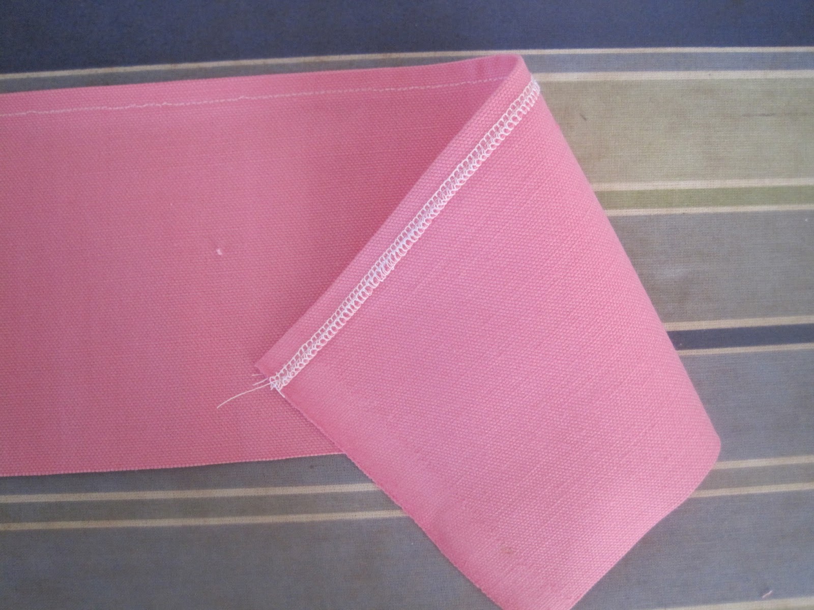 Tie Closure Pillow Case {tutorial}