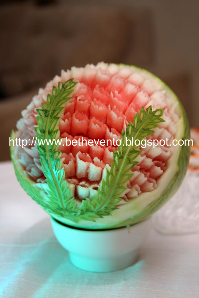 Beth Eventos Vai fazer uma festa?? Beth Eventos trabalha com cascata de chocolate e esculturas -> Decoração De Frutas Para Mesa Beth Eventos Vai fazer uma festa?? Beth Eventos trabalha com cascata de chocolate e esculturas -> Decoração De Frutas Para Mesa