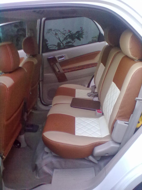 mobil avanza airbag 3013 kombinasi dua warna di variasi jahit kotak di title=