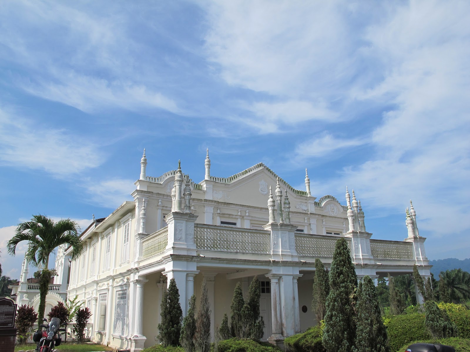  gambar rumah istana biru
