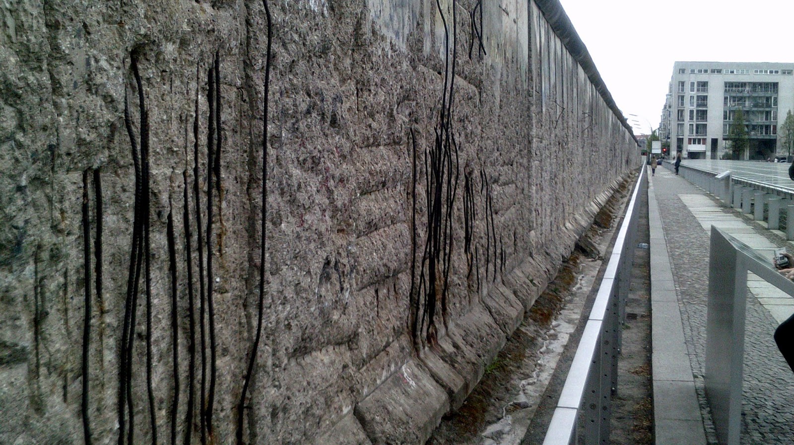 wigton physics: The Berlin Wall - crumbling concrete