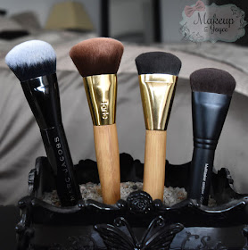 Curved Foundation Contour Brushes