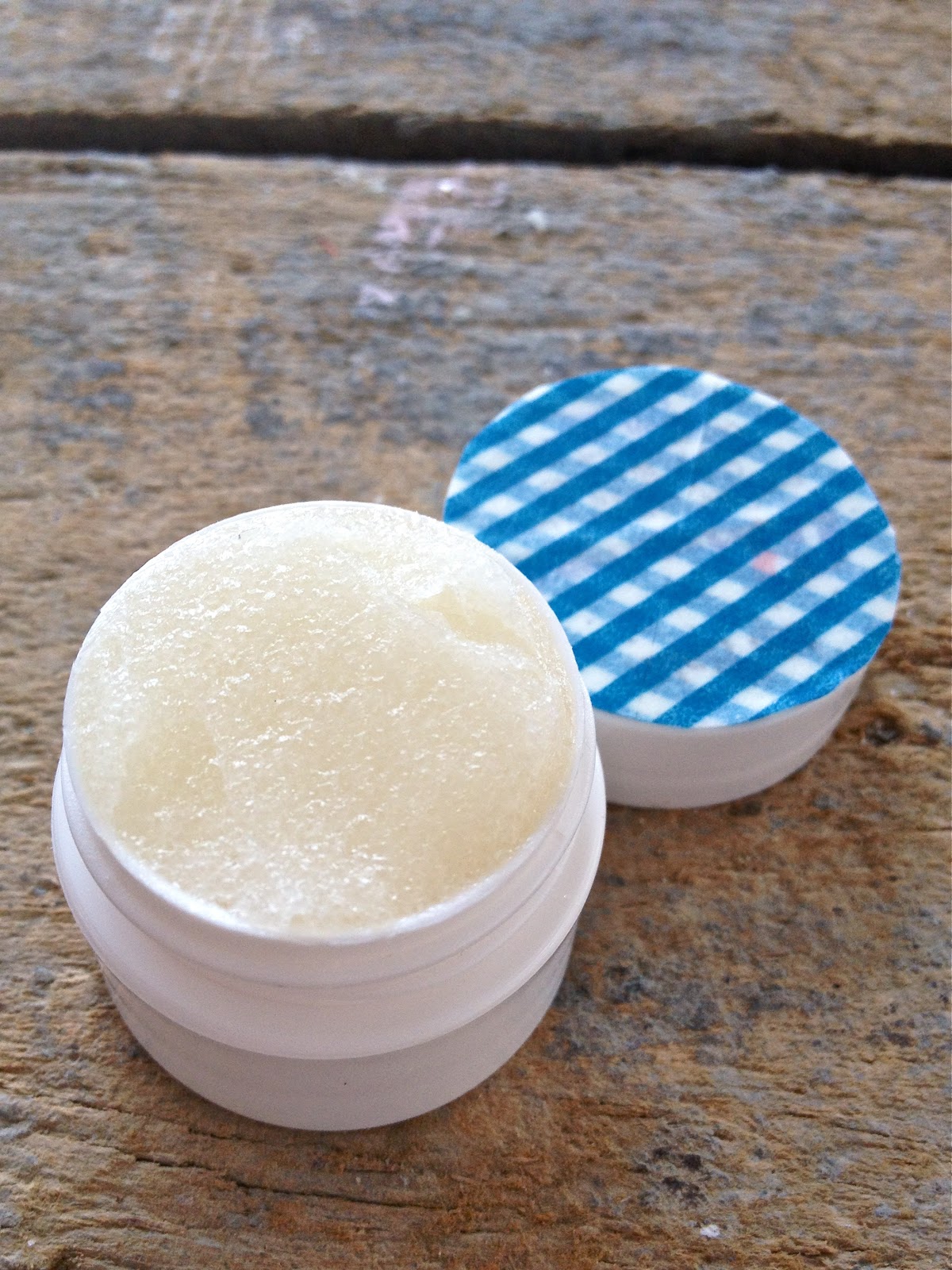 Kitchen Cure Homemade Vanilla Sugar Lip Scrub! / Hey, EEP!