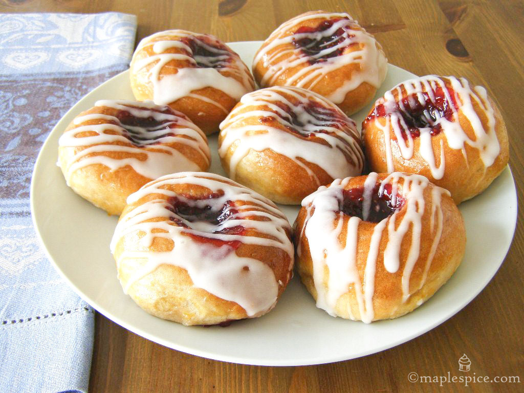 maple•spice Sweet Cinnamon Berry Buns