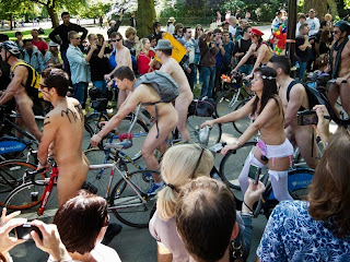 festival sepeda telanjangg