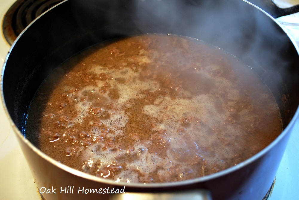 What is an easy way to cook 30 pounds of ground beef for chili?