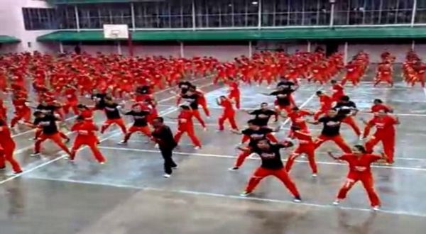 Tahanan Filipina Joget Gangnam Style!