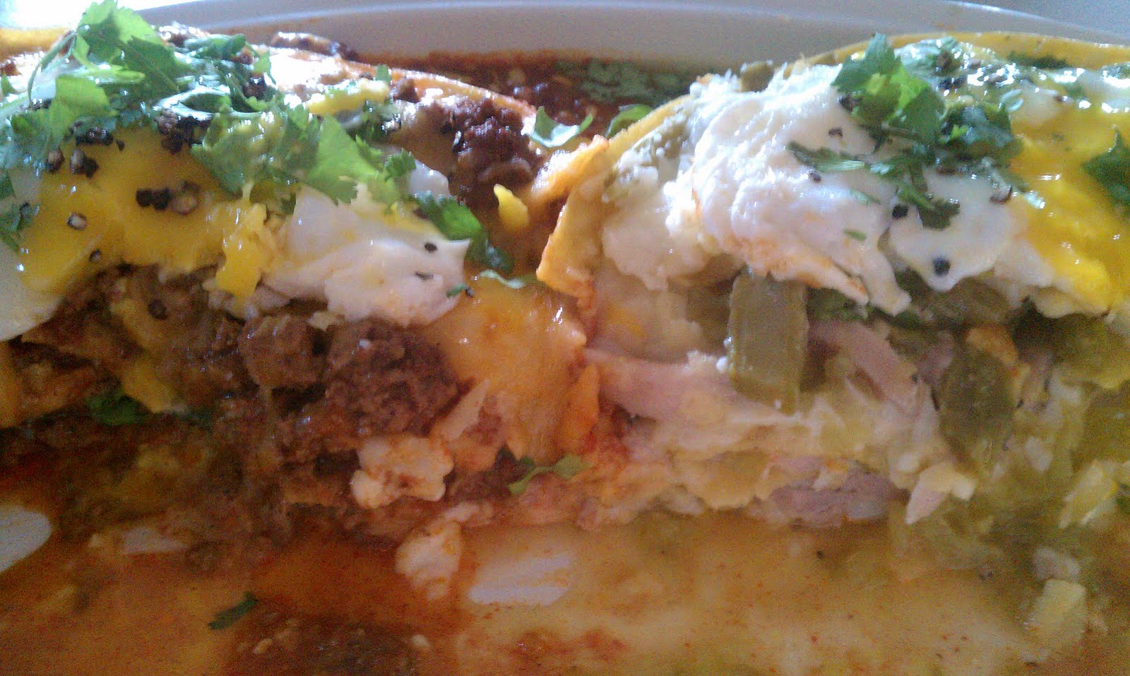 Texas Cookin' at Home Enchiladas Montadas, Verde y Colorado, en estilo