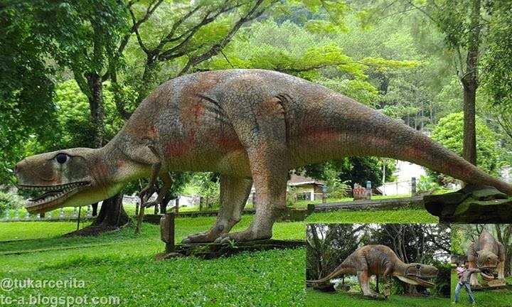 Amazing Realistic Giganotosaurus Statue