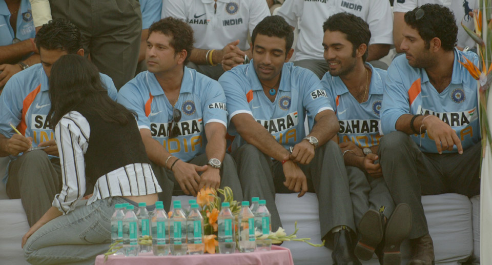 funny images of cricket players. Indian Cricket Team. Indian Players looking at the back of a girl - (so 
