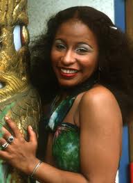 chaka khan hair hairstyles amazing pounds loses looks young 70s murder caught wow almost natural grier pam moments big girl
