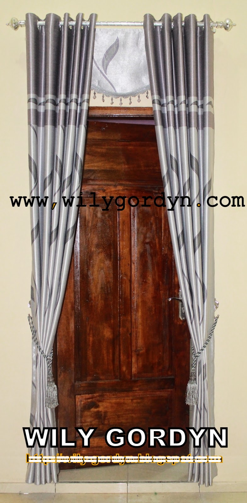 Contoh desain gorden untuk pintu wily gordyn