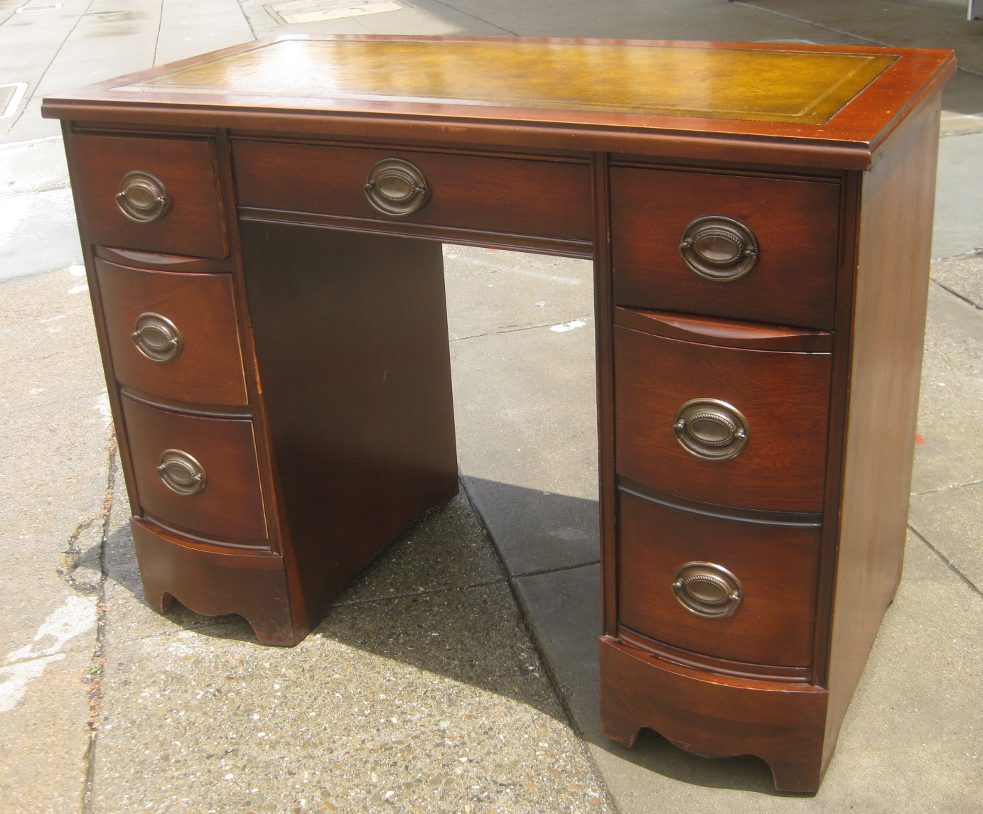 Uhuru Furniture Collectibles Sold Duncan Phyfe Mahogany Desk