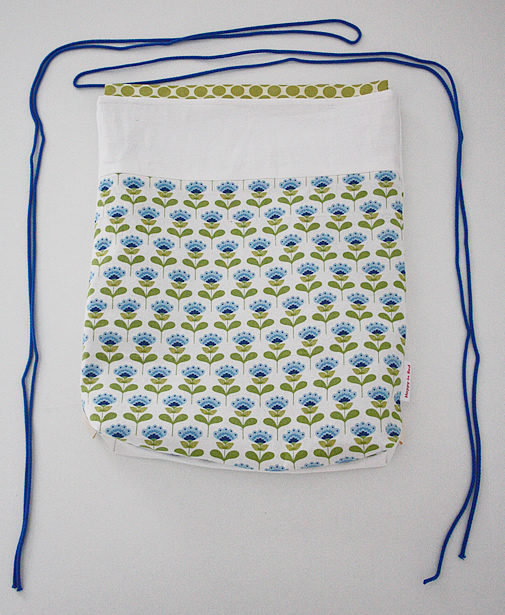 Drawstring backpack tutorial - how to string the bag Drawstring backpack tutorial - how to string the bag